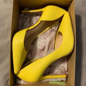 Jessica Simpson Bright Lemon Lizard Print Heels